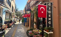 Eskişehir'de esnaf dükkanlarını Türk Bayraklarıyla süsledi