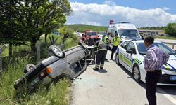 Otomobil işletme duvarına çarpıp takla attı: 4 yaralı