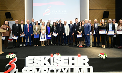 Vali Yılmaz Eskişehir Sempozyumu’nda akademisyenlerle buluştu
