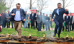 Hıdırellez Coşkusu Kızılinler’de: Erdinç Yılmaz ve Fatih Dönmez ateşten atladı