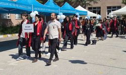 Atatürk Meslek Lisesi öğrencileri mezuniyet sevinci yaşadı