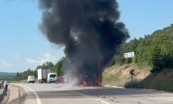 Eskişehir yolunda kargo kamyonu alevlere teslim oldu
