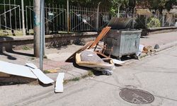Eskişehir'de sokaklardaki atıl eşyalar vatandaşın gündeminde