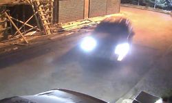 Eskişehir'de kontrolden çıkan otomobil, motosiklet ve araca çarptı