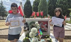 Eskişehir’de orman yangınında şehit düşmüştü: Çocukları karneleriyle mezarına gitti