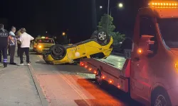 Eskişehir’de ticari taksi virajı alamayıp ters döndü