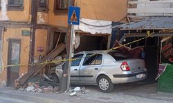 Freni boşalan araç eve girdi