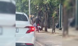 Trafiği beklememek için kaldırımı tercih etti