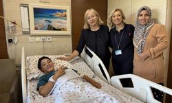 Hastanedeki sınıf ve odalarında karne sevinci yaşadılar