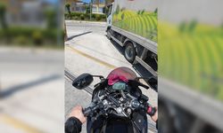 Kamyona çarpmaktan son anda kurtuldu