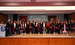 Koç ilköğretim mezunları kep attı