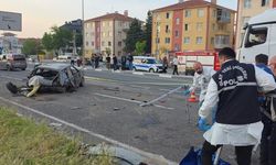 Takla atan otomobil karşı şeride geçti: 17 yaşındaki genç kurtarılamadı