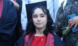 Serebral palsi hastası genç kızdan örnek başarı: İkinci mezuniyet