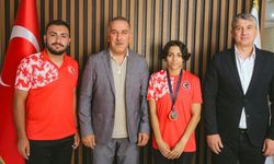 Gençlik ve Spor İl Müdürü Yığmatepe, başarılı sporcuyu ağırladı