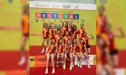 Galatasaray Midi Kız Voleybol Takımı’ndan Türkiye üçüncülüğü
