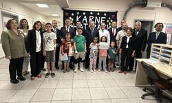 Vali Yılmaz, hastanede tedavi gören öğrencilerin karne heyecanına ortak oldu