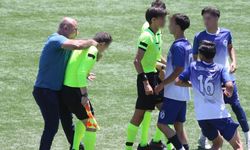 Yine futbol yine şiddet: Hakemlere saldırı