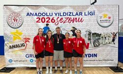 Badminton kız takımı grup şampiyonu oldu