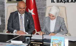 Bakan Göktaş Eskişehir'de: Anı defterini imzaladı