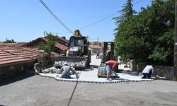 Dutluca Mahallesi'nde kilit taş yol çalışmaları sürüyor