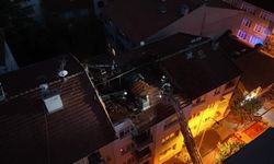Eskişehir'de 4 katlı binanın çatısında yangın çıktı