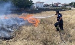Eskişehir'de bir mahallede aynı anda çıkan iki yangın korkuttu