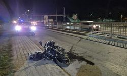 Eskişehir'de kaldırıma çarpan motosiklette dikkat çeken detay