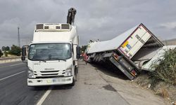 Eskişehir'de kaza paniği! Et yüklü tır şarampole devrildi