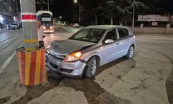 Eskişehir'de korku dolu anlar! Otomobil tramvay hattında durabildi