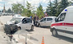 Eskişehir’de korkutan kaza: Kafa kafaya çarpıştılar