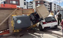 Eskişehir'de korkutan kaza: Silindir yüklü römork, sürücü adayı aracını ezdi