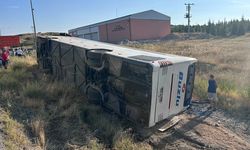 Eskişehir'de korkutan kaza: Yolcu otobüsü devrildi, 24 kişi yaralandı