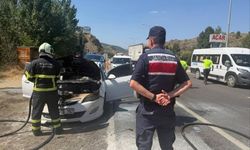 Eskişehir'de seyir halindeki otomobil alevlere teslim oldu