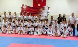 Karateciler şehitleri andı