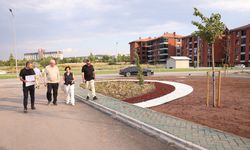 Kızılyer’de park yapımı ve peyzaj çalışmaları sürüyor