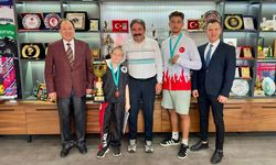 Şampiyonları tebrik etti