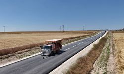 Sıcak asfalta kavuşan Çeltik Yolu'nda işaretleme çalışmaları başladı