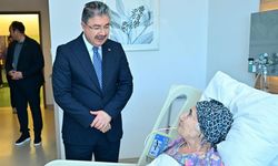 Vali Yılmaz, Şehit annesini hastanede ziyaret etti