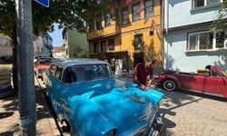 Eskişehir’de bu otomobiller zaman yoluculuğuna çıkarıyor