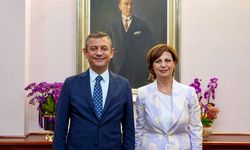 Ayşe Ünlüce YENİ Parti’ye katıldığını açıkladı