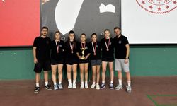 Badmintonda kızlar Türkiye'nin ilk 4'ünde