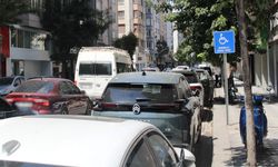Engelli park yerleri engellilere bırakılmıyor