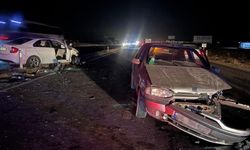 Eskişehir-Ankara yolunda iki otomobil çarpıştı: 5 yaralı