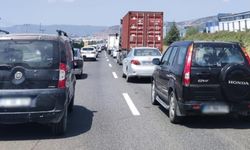 Eskişehir yolunda kilometrelerce araç kuyruğu oluştu