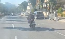 Eskişehir'de akan trafikte yürekleri ağza getiren motosiklet sürüşü