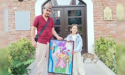 Eskişehir’de Frig sergisinin yıldızı 6 yaşındaki minik ressam oldu
