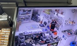 Eskişehir'de korkutan kaza: Motosiklet dükkana daldı