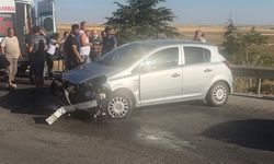 Eskişehir’de lastiği patlayan araç bariyerlere girdi: 1’i çocuk 3 yaralı