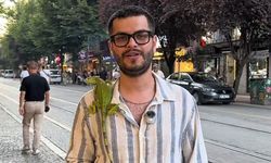 Eskişehir'de sokakta görenler şaşırdı: İguanasıyla yürüyüşe çıktı