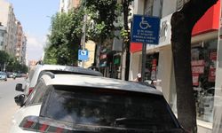 Eskişehir'de tepki çeken görüntü! Kaldırımlar otoparka döndü